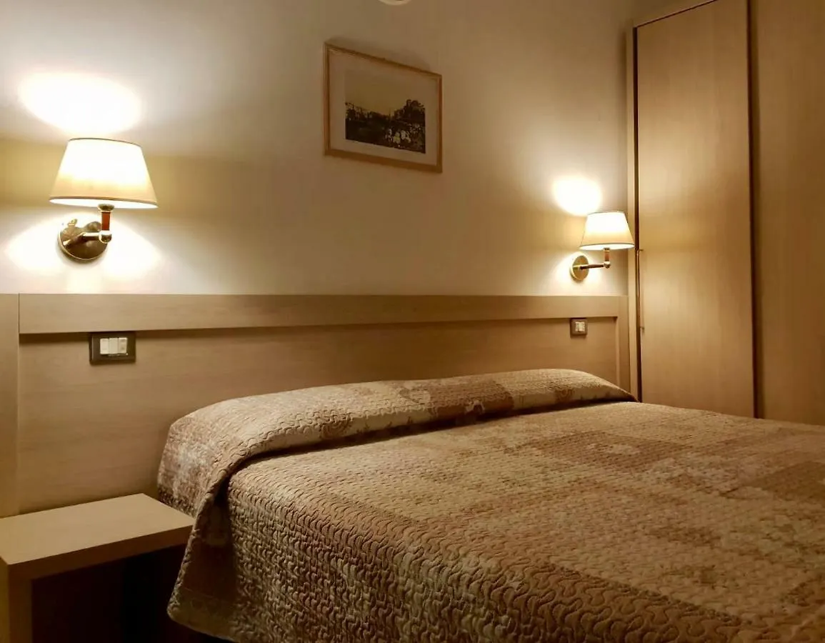Hotel Riva Rimini 2*,  Italy