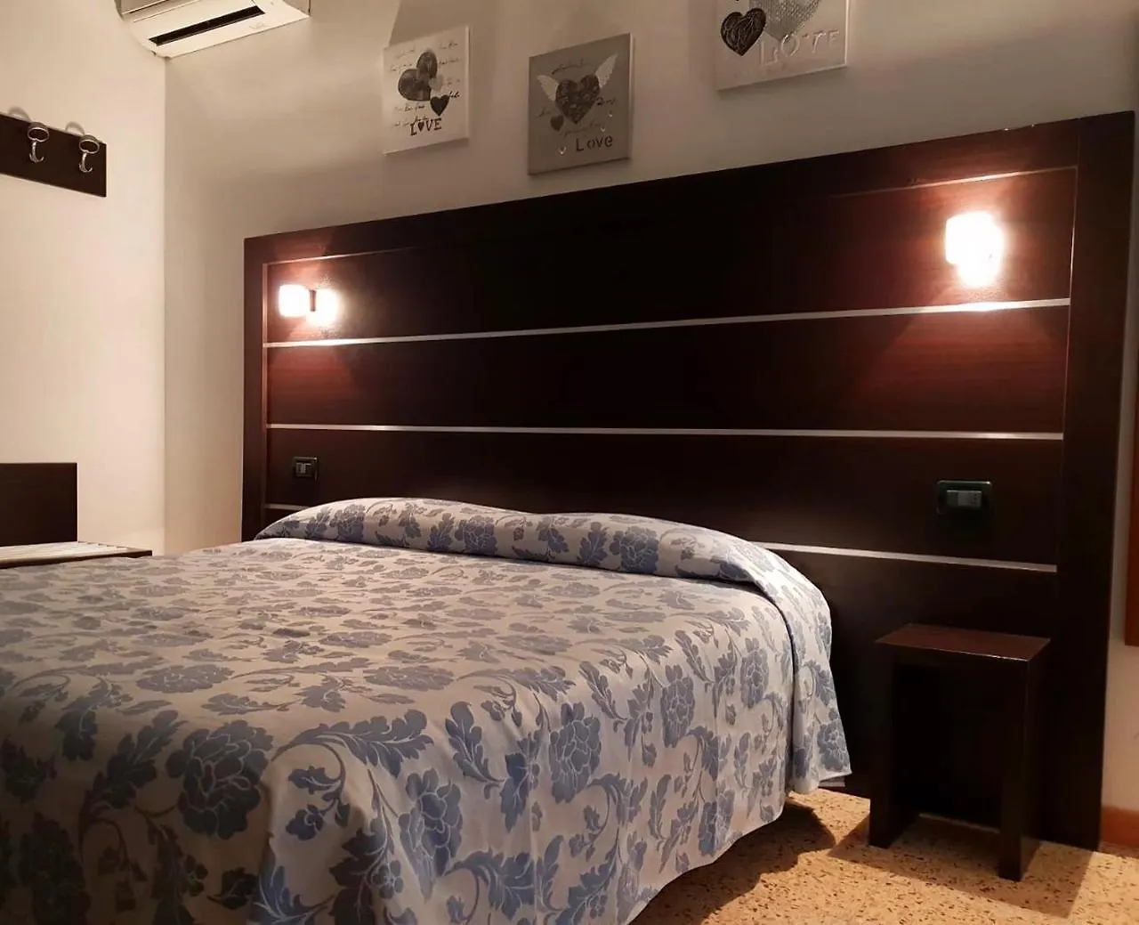 **  Hotel Riva Rimini Italien
